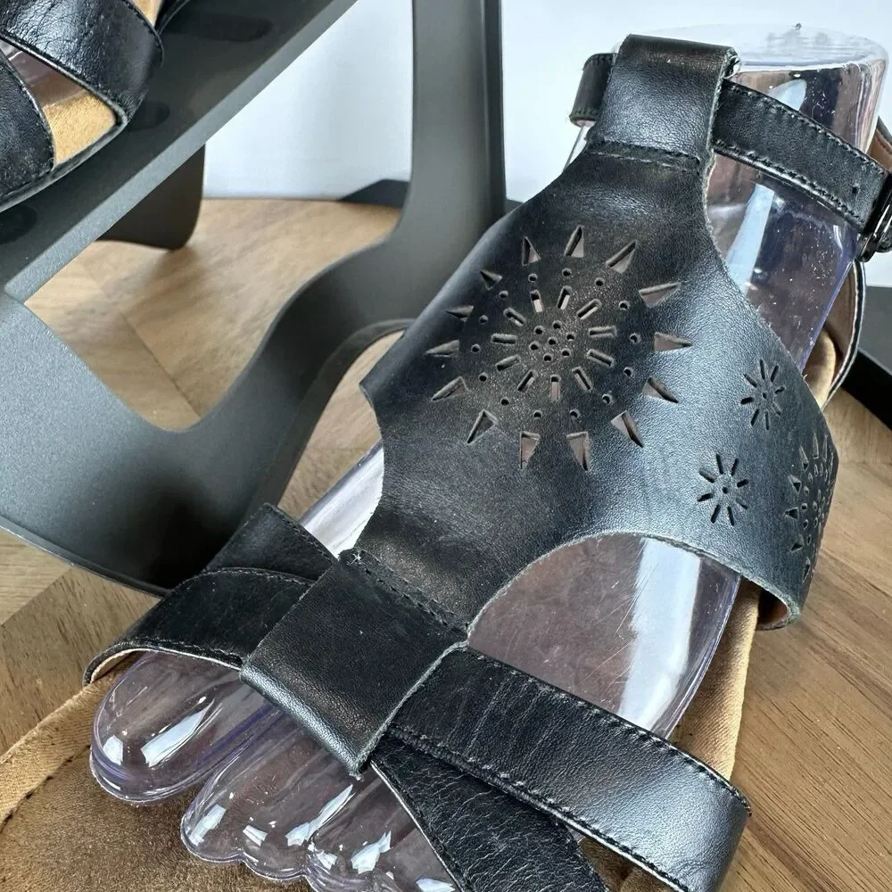 Comfortiva Womens Black Leather Ankle Strap 9M Comfort Sandal Sun Boho Y2K